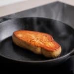 découvrez comment saisir parfaitement votre foie gras poêlé congelé sans matière grasse grâce à une poêle bien chaude, pour une recette savoureuse et légère.