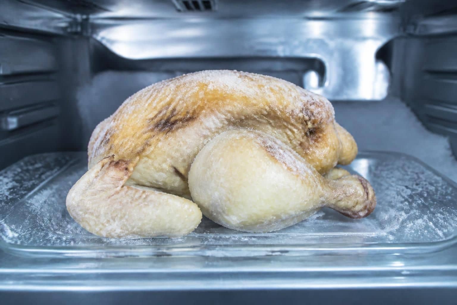 découvrez comment l'oxydation des graisses sous-cutanées affecte la qualité du poulet congelé après un an de conservation, impactant sa saveur et sa texture.