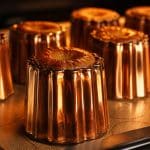 découvrez comment le moule en cuivre cannelé sublime la recette traditionnelle des cannelés de bordeaux en leur apportant une caramélisation parfaite et un goût authentique.